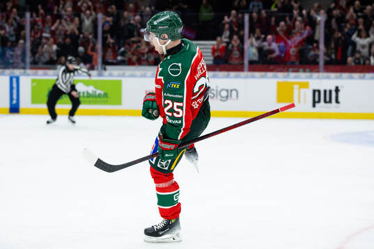 Frölundas Arttu Ruotsalainen jublar