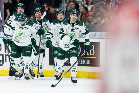 Färjestads David Tomasek jublar