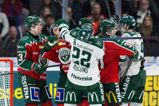Frölundas Henrik Tömmernes och Färjestads Per Åslund