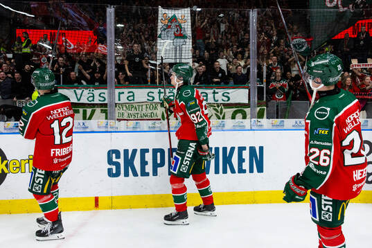 Frölundas Max Friberg Filip Cederqvist och Isac Heens