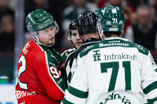 Frölundas Filip Cederqvist och Färjestads Viktor Lodin