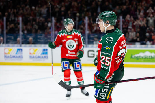 Frölundas Arttu Ruotsalainen jublar