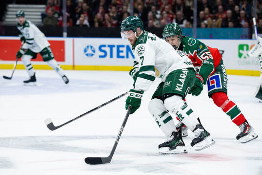 Färjestads Axel Bergkvist och Frölundas Ivar Stenberg