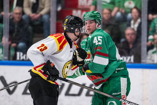 Brynäs Oskar Lindblom och Rögles Gregor Biber