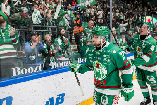 Rögles Jesper Pettersson jublar