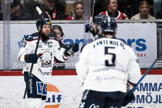 Linköpings Robin Kovacs jublar 0-1