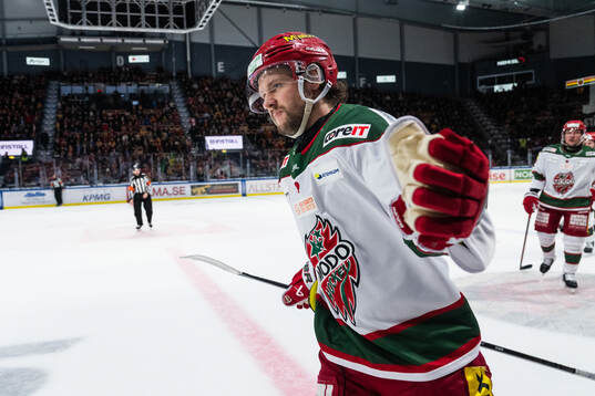 Modos Victor Berglund jublar