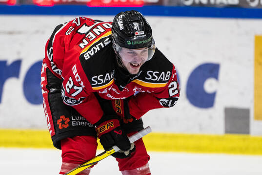 Luleås Oskari Laaksonen har ont