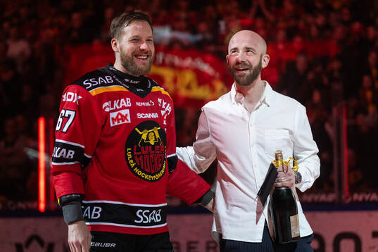 Luleås Linus Omark och Luleås förre målvakt David Rautio