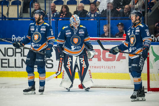 Växjös Petter Granberg, målvakt Adam Åhman och Zachary