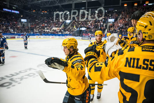 Skellefteås Anton Heikkinen jublar