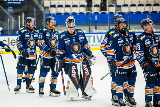Växjös målvakt Adam Åhman deppar
