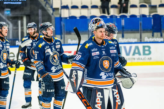 Växjös målvakt Adam Åhman deppar