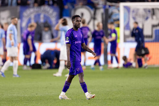 Tokmac Nguen of Djurgården looks dejected