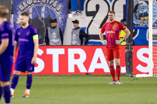 goalkeeper Malkolm Nilsson Säfqvist of Djurgården looks
