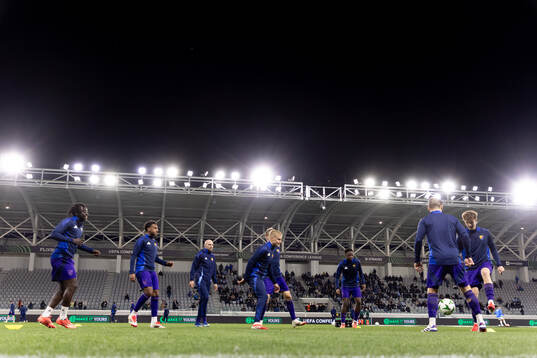 Players of Djurgården warm up