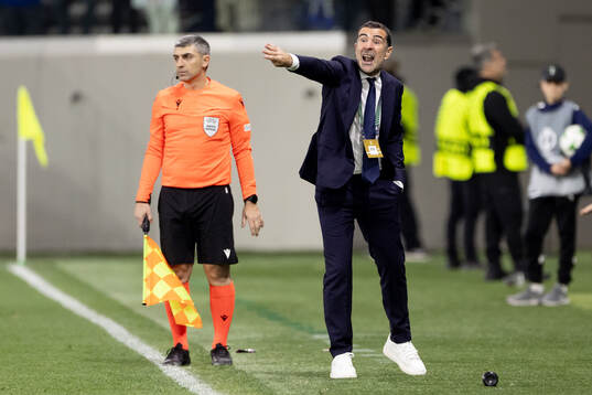 head coach Juan Carlos Carcedo of Pafos