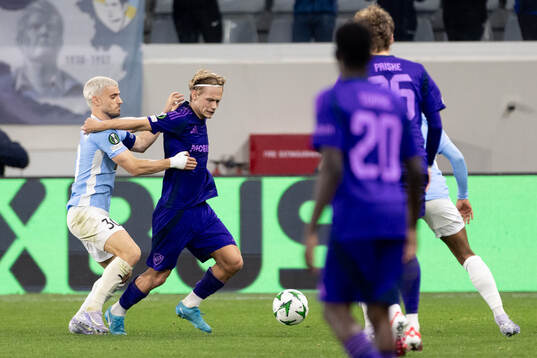 Vlad Dragomir of Pafos and Tobias Gulliksen of Djurgården