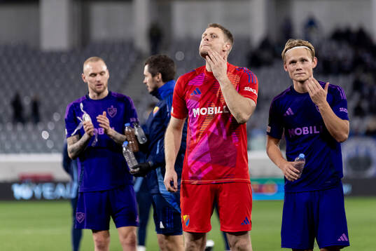 goalkeeper Malkolm Nilsson Säfqvist and Tobias Gulliksen