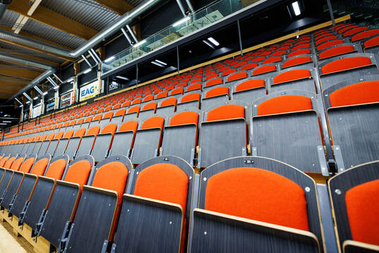Tomma stolar på Östersund Arena