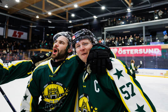 Östersunds Carl Skärström och Karl Johansson jublar