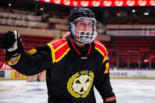 Brynäs Celine Tedenby jublar