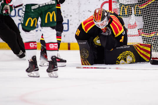 Brynäs målvakt Ena Nystrøm har ont