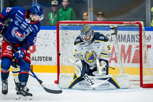 Oskarshamns Erik Reed Bradford och Södertäljes målvakt