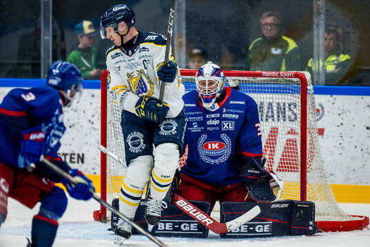 Södertäljes Henrik Eriksson och Oskarshamns målvakt Evan