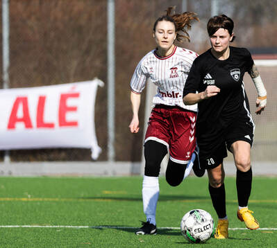 FC Möllans Linnea Jonsson och Las Presidentas Elin Giese