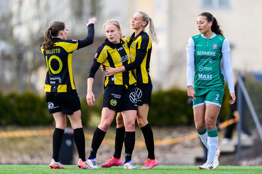 Hammarbys Smilla Vallotto, Julie Blakstad och Stina