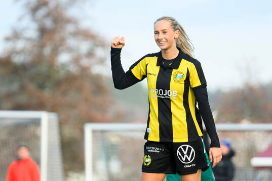 Hammarbys målskytt Ellen Wangerheim jublar