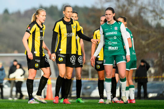 Hammarbys Julie Blakstad  och Ellen Wangerheim samt