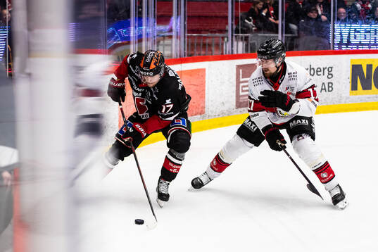 Örebros William Wikman och Malmö Redhawks Johan Ivarsson