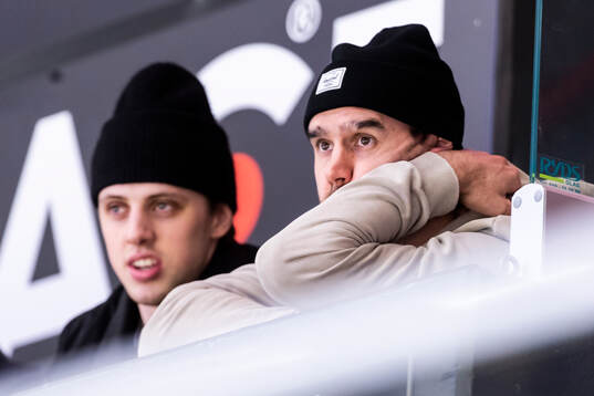 Örebros Ludwig Larsson på läktaren