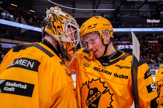 Skellefteås målvakt Linus Söderström och Ludvig Warg