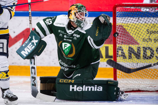 HV71s Oskar Stål-Lyrenäs (ej i bild) gör 1-2 på