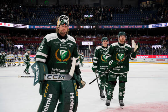 Färjestads målvakt Anders Lindbäck, Marcus Westfält och