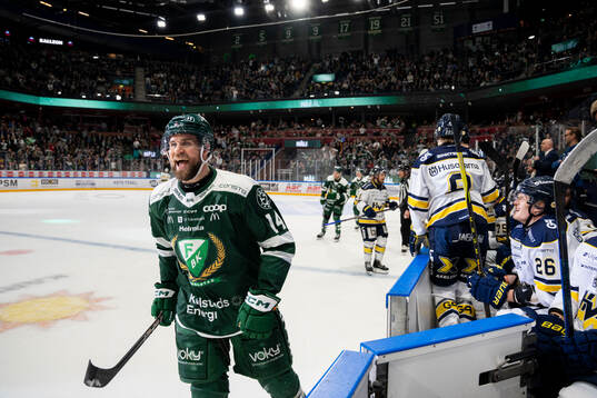 Färjestads Henrik Björklund jublar