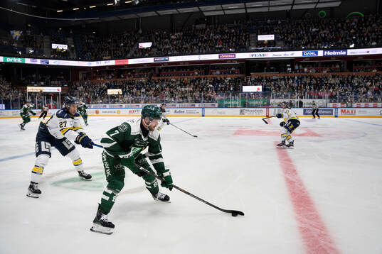 HV71s Jonathan Ang och Axel Bergkvist
