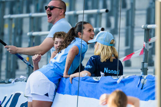 Malmö FFs Isabella D'Aquila jublar med publiken