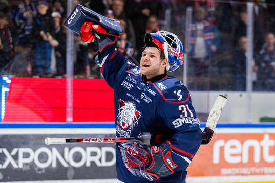 målvakt Jesper Myrenberg jublar