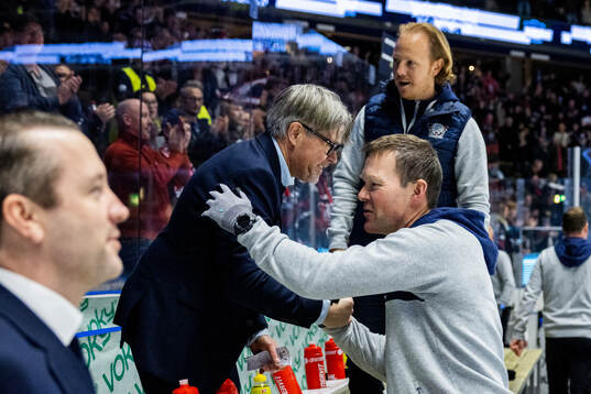 Linköpings tränare Anders Karlsson jublar