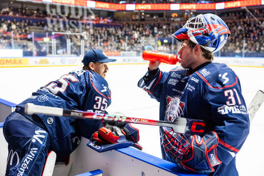 Linköpings målvakt Adam Werner och målvakt Jesper