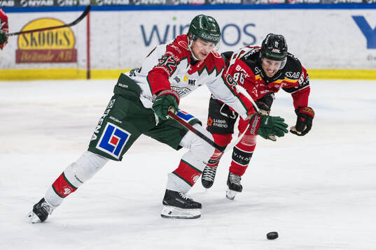Färjestads Lucas Forsell och Luleås Mathias Bromé