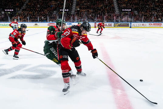 Frölundas Ivar Stenberg och Luleås Oskari Laaksonen
