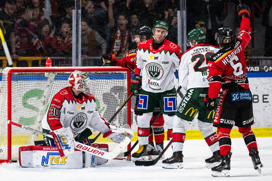 Frölundas målvakt Tobias Normann och Mikael Ruohomaa