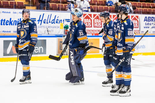 Växjös Martin Lundberg och målvakt Emil Larmi och Leo