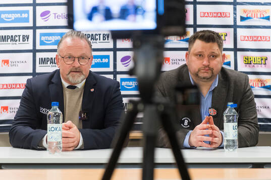 Timrås assisterande tränare Lars Marklund och Modos
