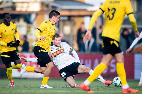 Mjällbys Jesper Gustavsson och Häckens Simon Gustafson